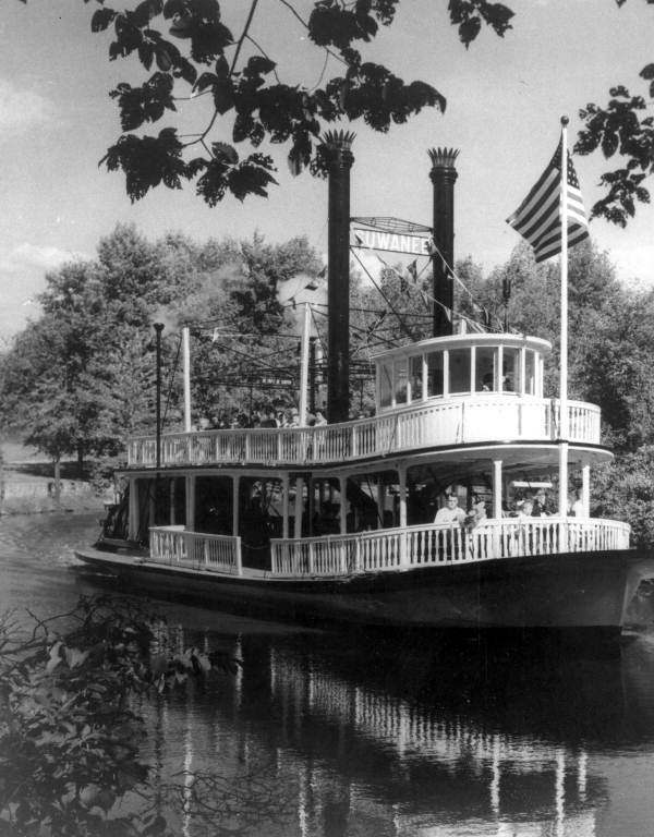 Suwanee Park and Steamboat - Old Photo